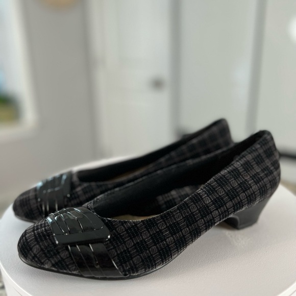 𝅺hush Puppies Soft Style Memory Foam Plaid Velour Pump Heels With Buckle Size 8 - Picture 8 of 10